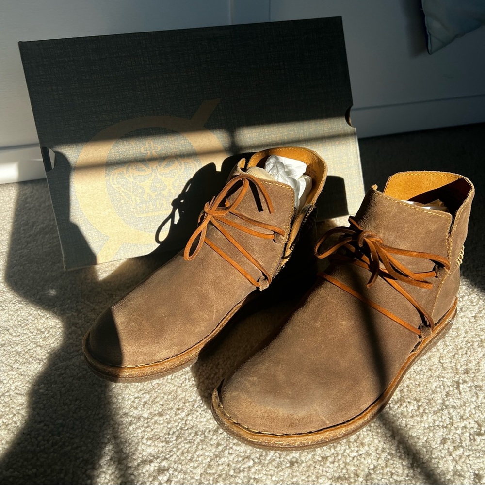 Suede laced boots Born Women’s Calyn Taupe